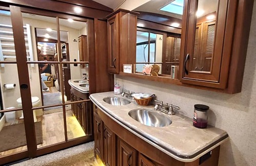 River Ranch Cottage | 2 BATH Fully Stocked RV w/ FREE Golf Cart! 200