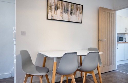 Port Talbot House | 2 Bathrooms, 5 Bedrooms, Available Parking