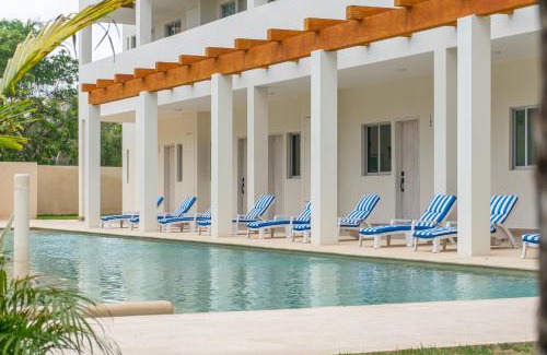 Villa Juarez House | 2 BD Suite with Balcony, Gym, Rooftop Pool, Hot Tub
