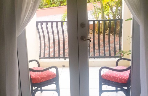 Runaway Bay Apartment | 2 Bdrm Apartment at Runaway Bay