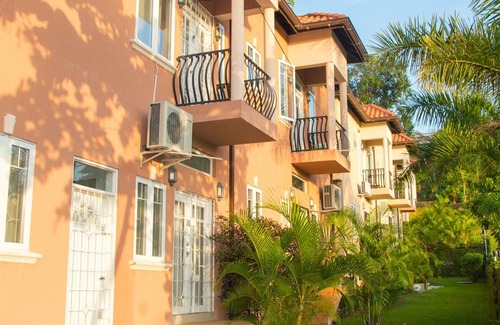 Runaway Bay Apartment | 2 Bdrm Apartment at Runaway Bay
