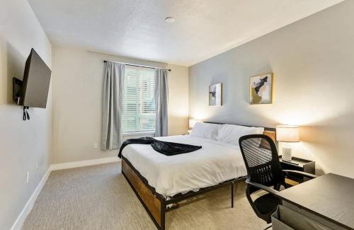 Downtown Salt Lake City Apartment | 2 Bed 2 Bath Delta Salt Palace Gym King Bed