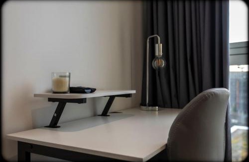 Vauxhall Apartment | 2 Bed & 2 Bath Next to Nine Elms Station - Zone 1
