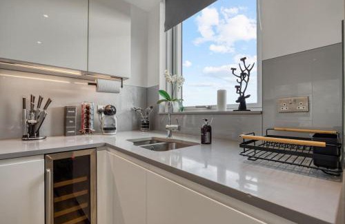 Vauxhall Apartment | 2 Bed & 2 Bath Next to Nine Elms Station - Zone 1