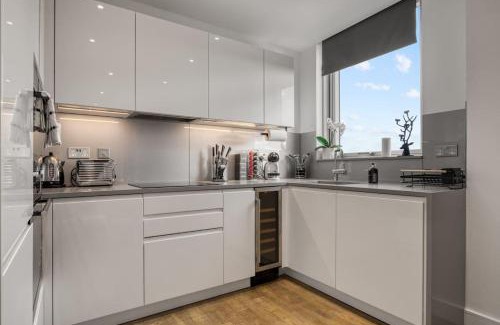 Vauxhall Apartment | 2 Bed & 2 Bath Next to Nine Elms Station - Zone 1