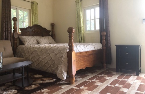 Beverly Hills House | 2 bed & 2 bath. Spacious, Quiet, Secure, Central & Private