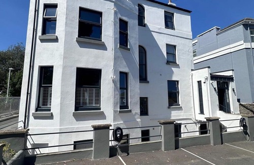 Barbican House | 2 Bed - Apartment No. 1 Windsor Villas