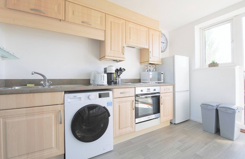 Grangetown Apartment | 2 Bed Apartment Overlooking Water