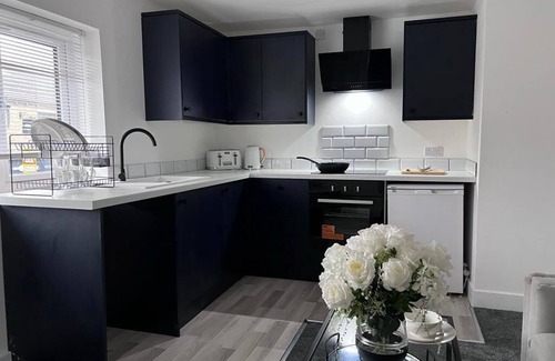 Ainley Top Apartment | 2 Bed apartment Sleeps 3 -Smart Tv -Private garden