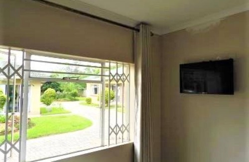 Harare Apartment | 2 Bed Apartment With En-suite Kitchenette - 2064