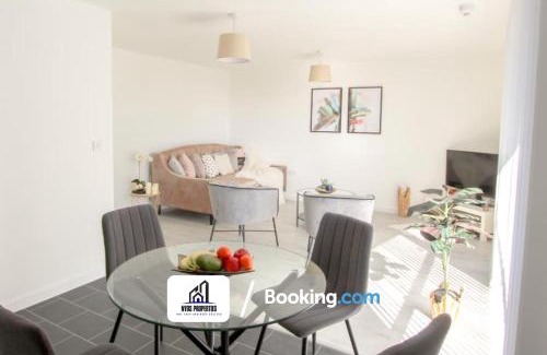 Chorlton-on-Medlock Apartment | 2 Bed Apt City Centre By NYOS PROPERTIES Short Lets & Serviced Accommodation