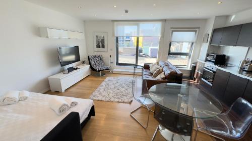 Camden Town with Primrose Hill Apartment | 2-Bed Apt Sleeps 7 5 mins to Camden Market