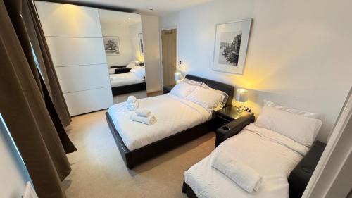 Camden Town with Primrose Hill Apartment | 2-Bed Apt Sleeps 7 5 mins to Camden Market