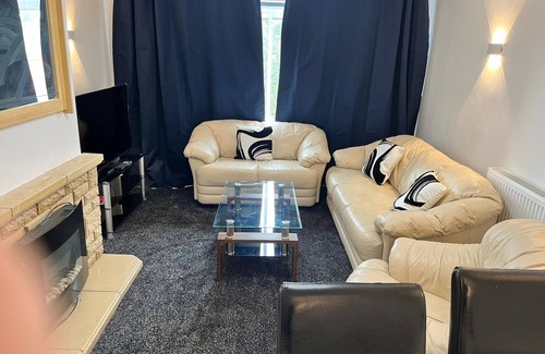 Hanham House | 2 Bed bungalow in Bristol