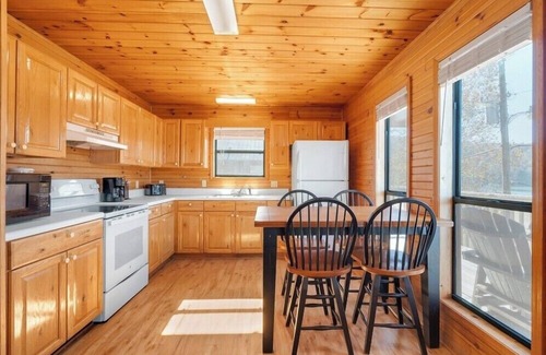 Byrdstown Cabin | 2 Bed Chalet Lakeside with Exceptional View of Dale Hollow Lake