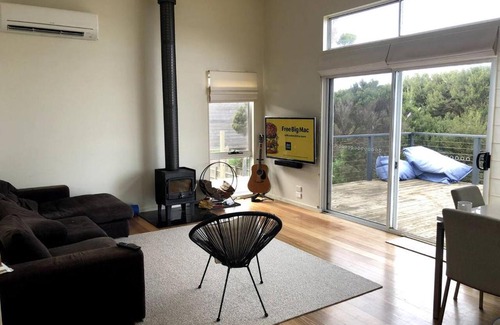 Smiths Beach House | 2 Bed Coastal Getaway - Walking distance to beach