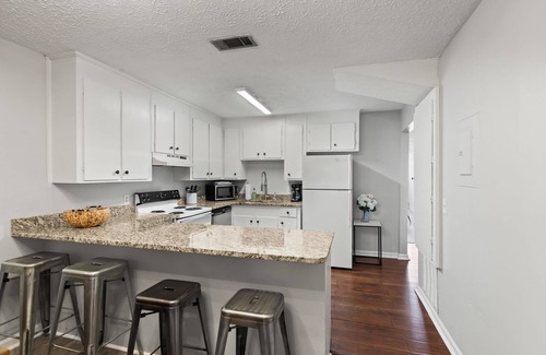 Auburn Apartment | 2 Bed Condo across from Toomers Corner and AU Campus