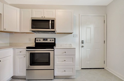 Midtown Apartment | 2 bed Corporate Apt. Pets OK perfect for short and longterm stays