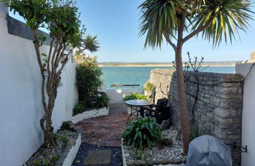 Appledore House | 2 Bed cottage in a fantastic sea front setting