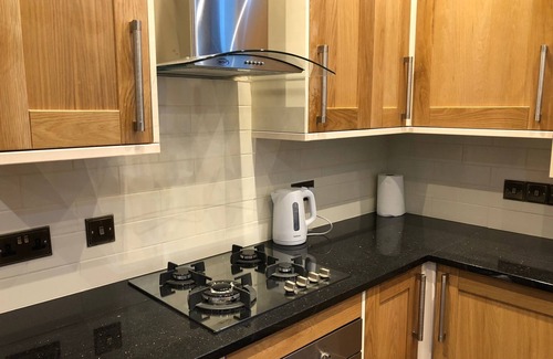 Bellahouston Cottage | 2-Bed Cottage, Sleeps 4, 10 mins to Glasgow Centre