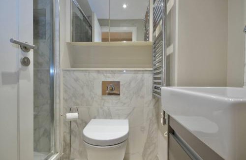 Fairfield Apartment | 2 bed flat 20 mins to central London 15 mins to Gatwick