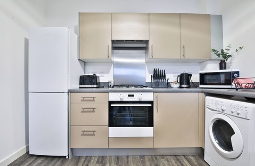 Barry Apartment | 2 Bed Flat with Parking Near Waterfront