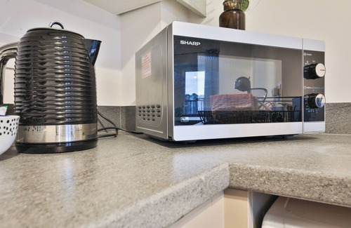 Barry Apartment | 2 Bed Flat with Parking Near Waterfront