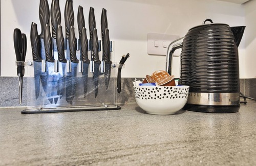 Barry Apartment | 2 Bed Flat with Parking Near Waterfront