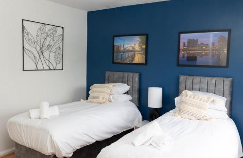 Radcliffe House | 2 bed home sleeping 3 people fully equipped located in Radcliffe Manchester - Stand Up and Shout