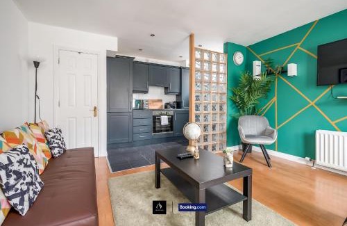 Ormeau House | 2 Bed House By Boyeilles Apartments Short Lets & Serviced Accommodation Belfast With Balcony & Free Parking