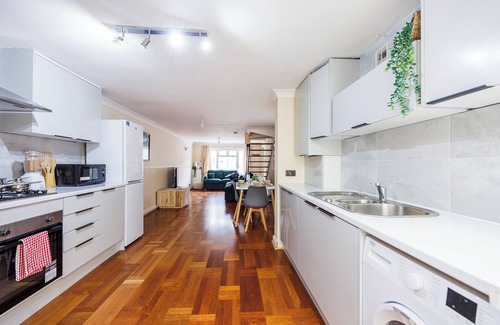 Addiscombe House | 2 Bed House | Croydon | Sleeps 6 | Contractors | Families