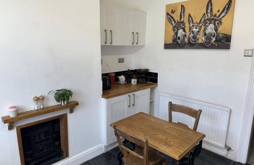 Chesterfield House | 2-bed House in Chesterfield Free Parking Garden