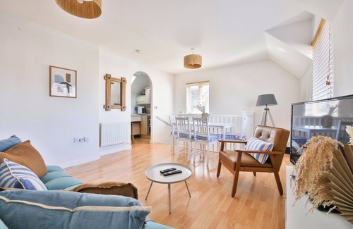 Barry House | 2 Bed House Near Beach with Free Parking