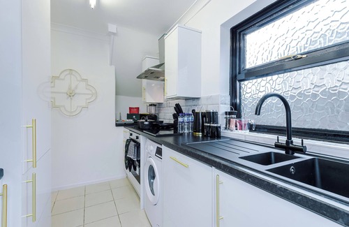 St Helens House | 2 Bed House | St Helens | Near Liverpool | Smart TV | Games | Netflix