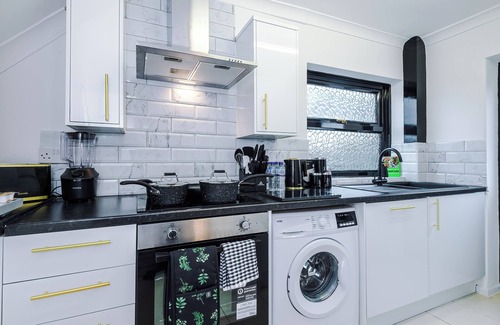 St Helens House | 2 Bed House | St Helens | Near Liverpool | Smart TV | Games | Netflix