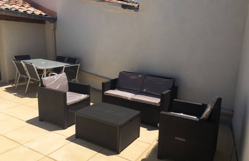 Marseillan House | 2 bed House to rent in Marseillan village centre, large roof terrace