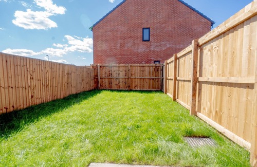 Salford House | 2-bed House With Canal View, Garden & Petsok
