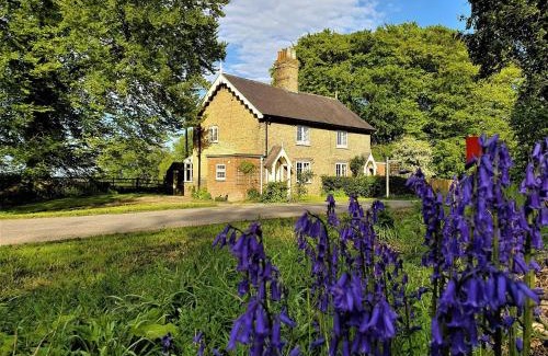 Alford House | 2 Bed in Alford 77637