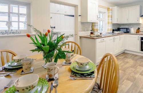 Alford House | 2 Bed in Alford 77637