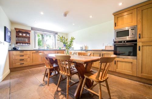 Chesterfield House | 2 Bed in Baslow PK801