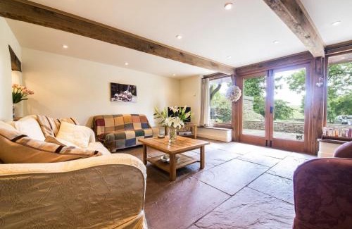 Chesterfield House | 2 Bed in Baslow PK801