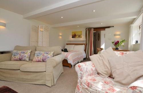 Beaminster House | 2 Bed in Beaminster 63136