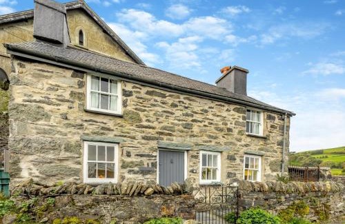 Cwmtirmynach House | 2 Bed in Betws-y-Coed SKN03