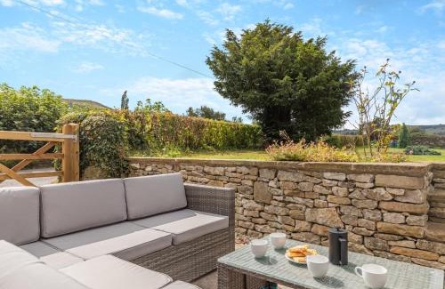 Hope Valley House | 2 Bed in Bradwell 94552