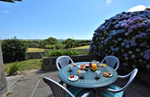 Constantine House | 2 Bed in Constantine TVEAN