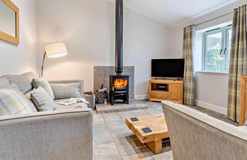 Pontypool House | 2 Bed in Croes-y-pant 58962