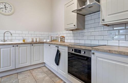 Pontypool House | 2 Bed in Croes-y-pant 58962