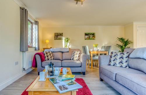 Two Waters Foot Apartment | 2 Bed in Fowey 77914
