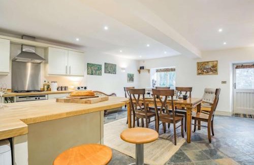 Gilwern House | 2 Bed in Gilwern 86615