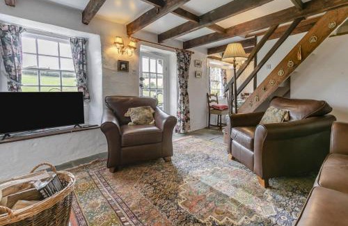 Liskeard House | 2 Bed in Liskeard oc-t32876